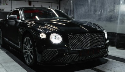 Eleganță și putere: Ce face din Bentley Continental GT un grand tourer fără egal