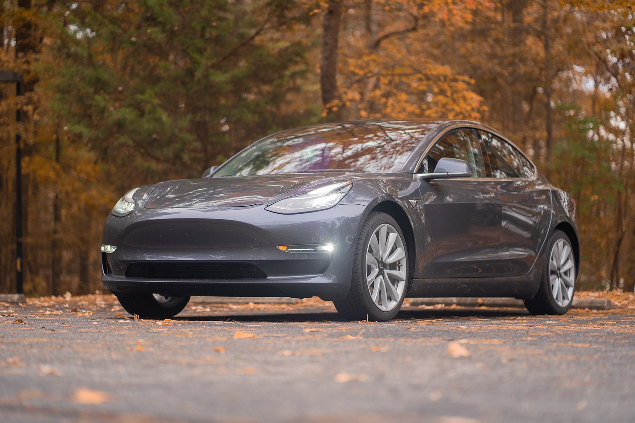 Mașina perfectă în anul 2024: motorizare hibridă sau complet electrică?