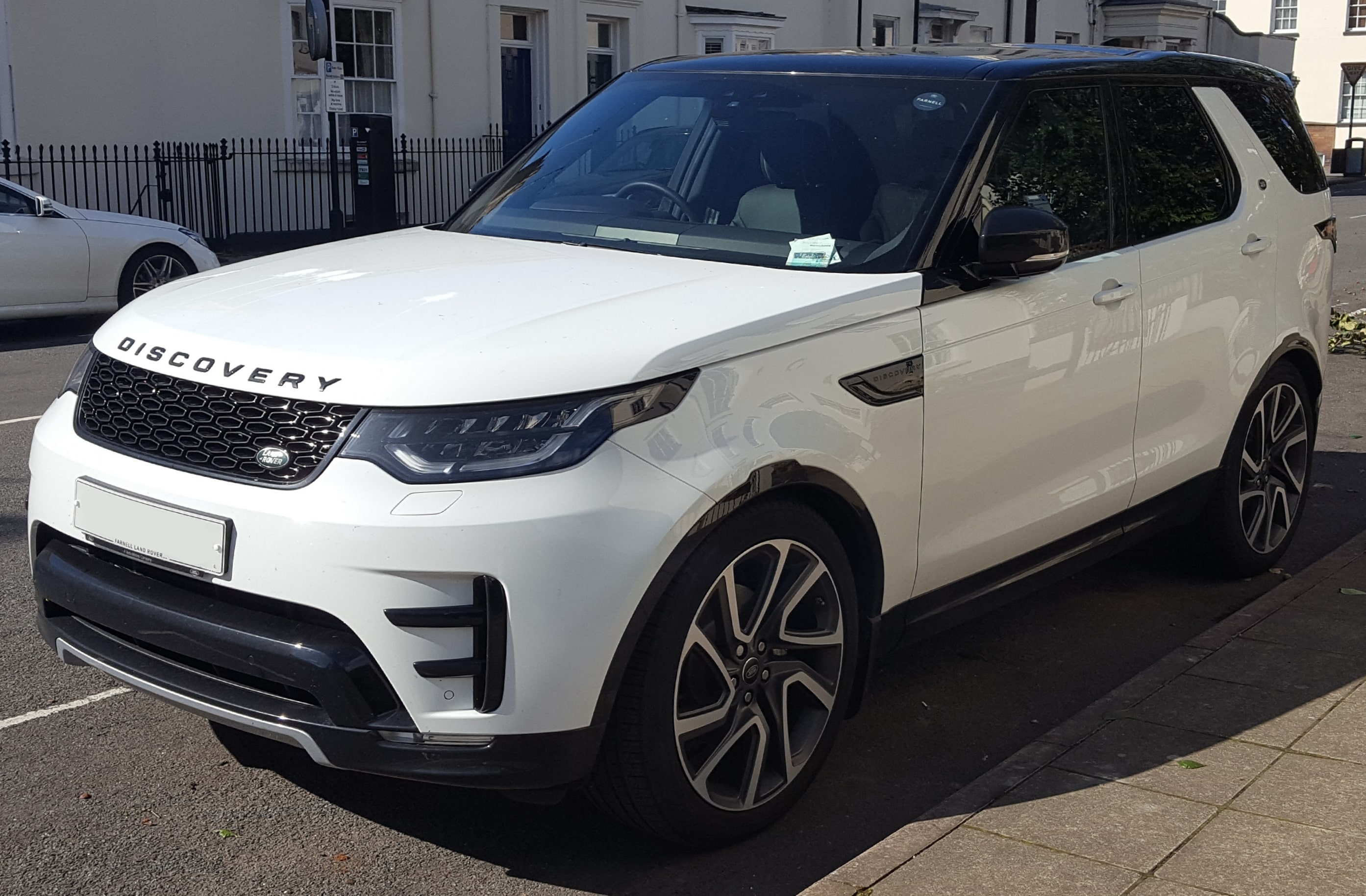 Land_Rover_Discovery min