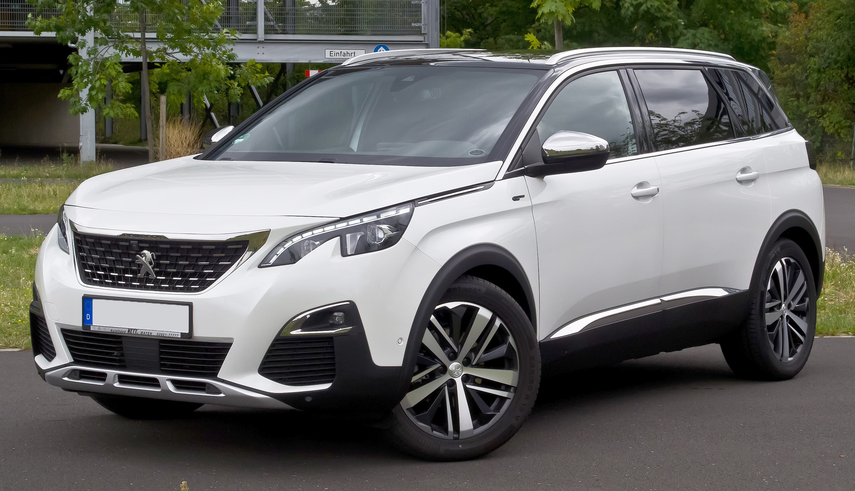 Peugeot_5008_BlueHDi min