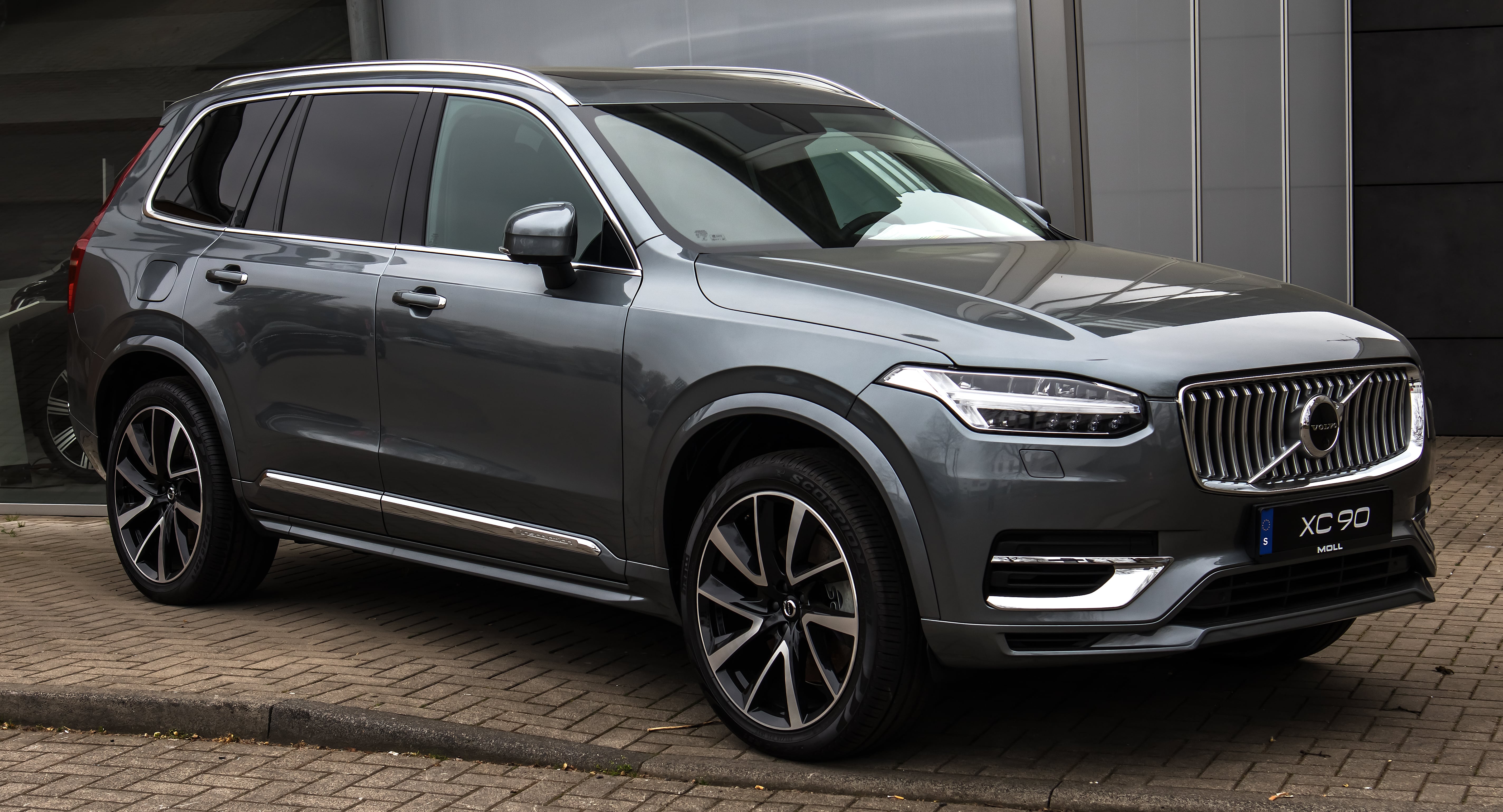 Volvo_XC90 min