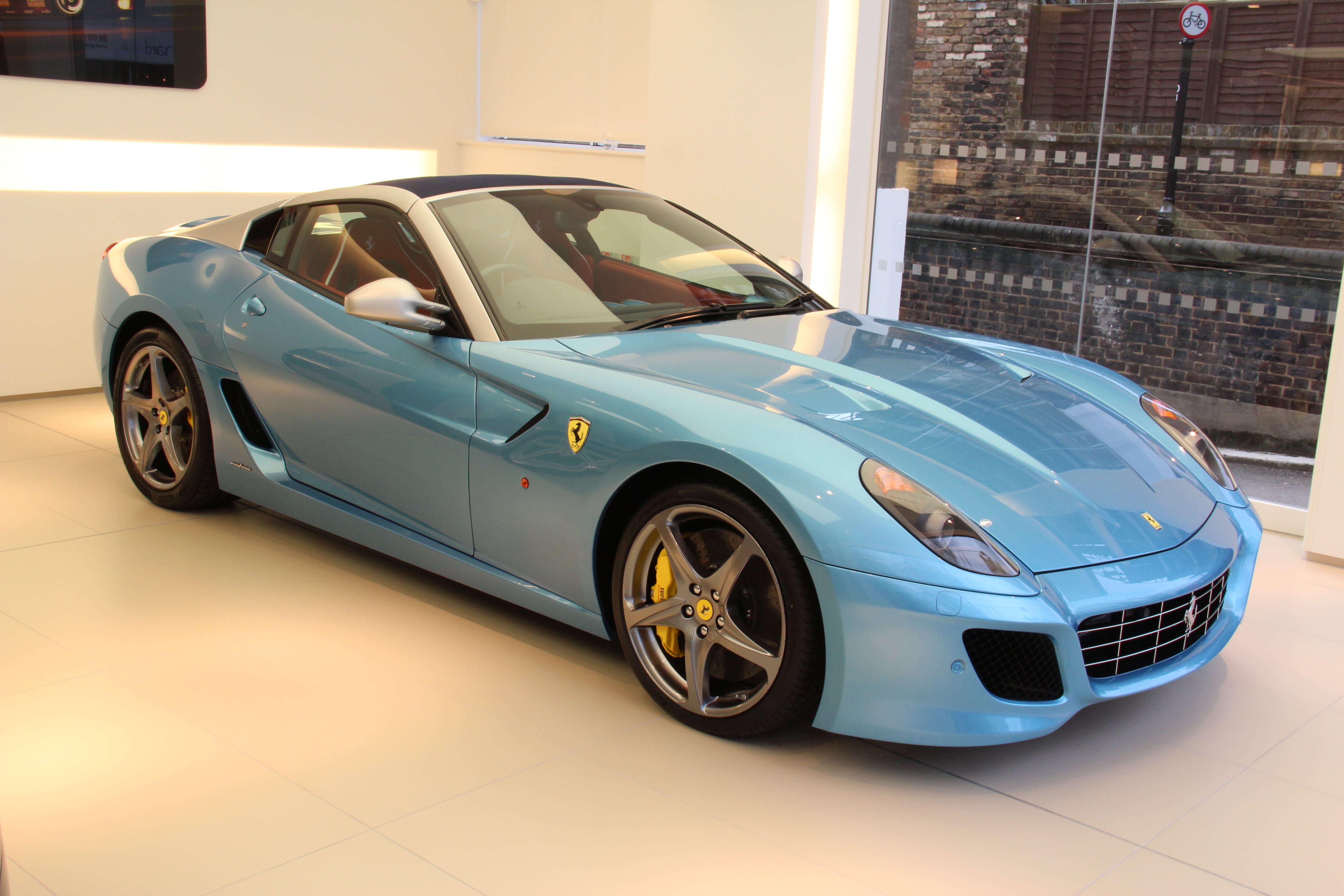 Ferarri_Ferrari_599_SA_Aperta min