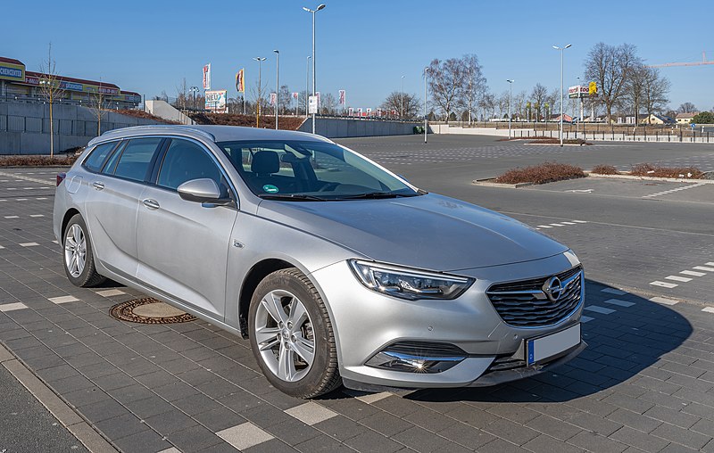 Opel_Insignia_Sports_Tourer min