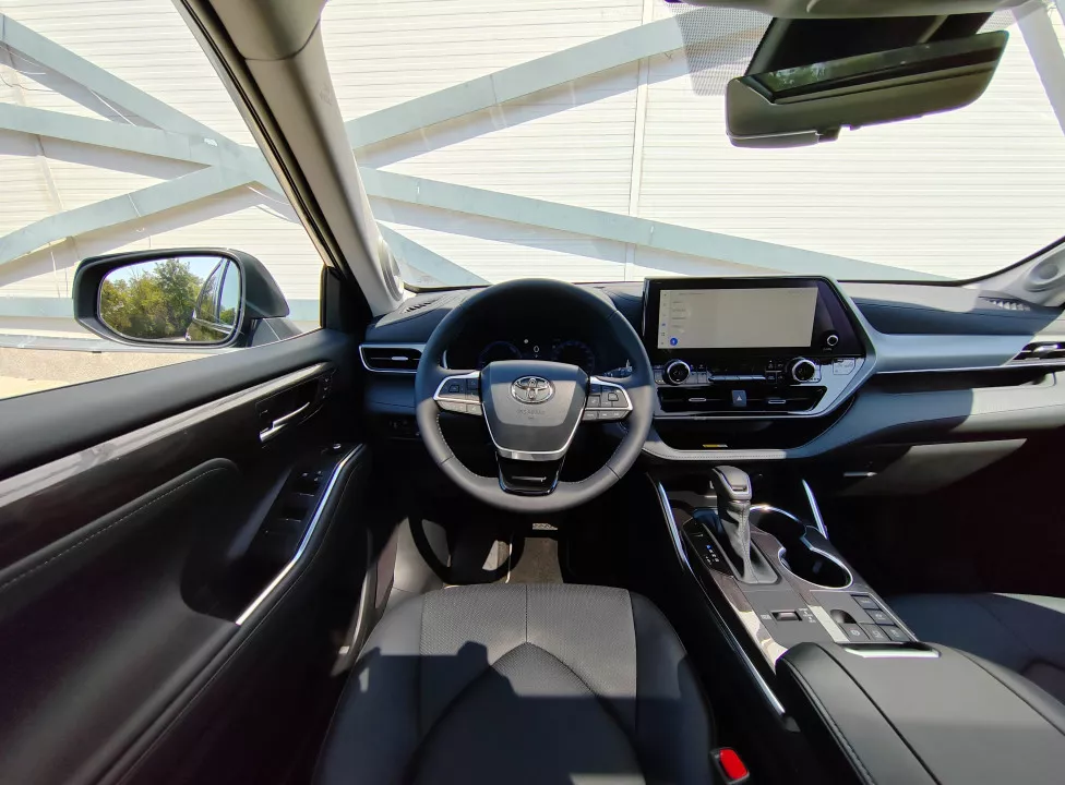 interior toyota highlander hybrid