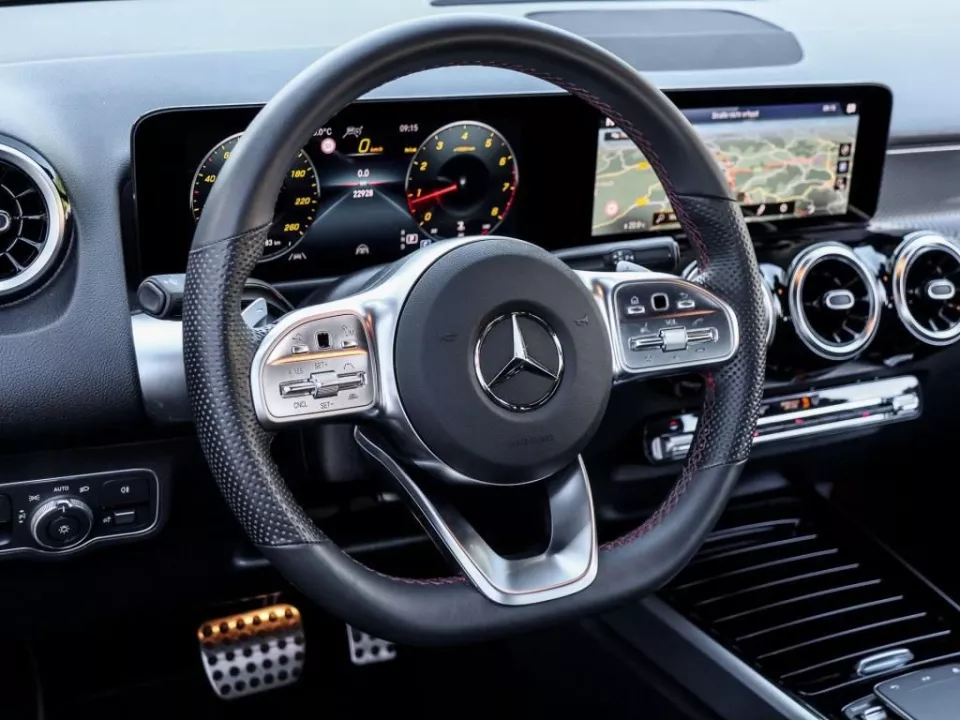 interior mercedes benz glbn