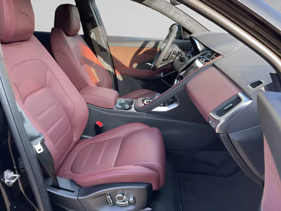 interior jaguar e pace