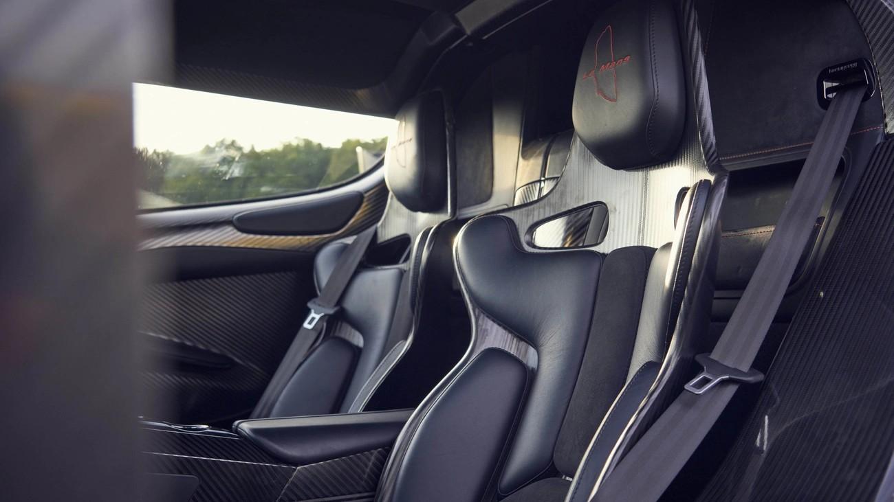 interior koenigsegg jesko attack