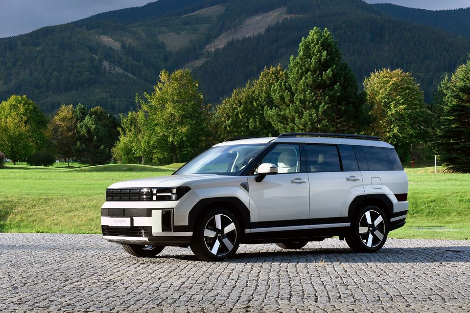 hyundai santa fe plug in hybrid